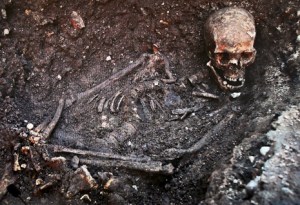 LEICESTER, ENGLAND - FEBRUARY 04:  A television screen displays the skeletal remains of what is believed to be King Richard III during a press conference at Leicester University on February 4, 2013 in Leicester, England. The University of Leicester has been carrying out scientific investigations on remains found in a car park to find out whether they are those of King Richard III since last September, when the skeleton was discovered in the foundations of Greyfriars Church, Leicester.  (Photo by Dan Kitwood/Getty Images)